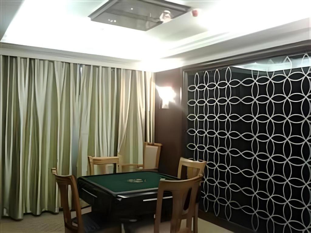 Vienna Hotel Huizhou (Huabianling Square Branch) 33/50