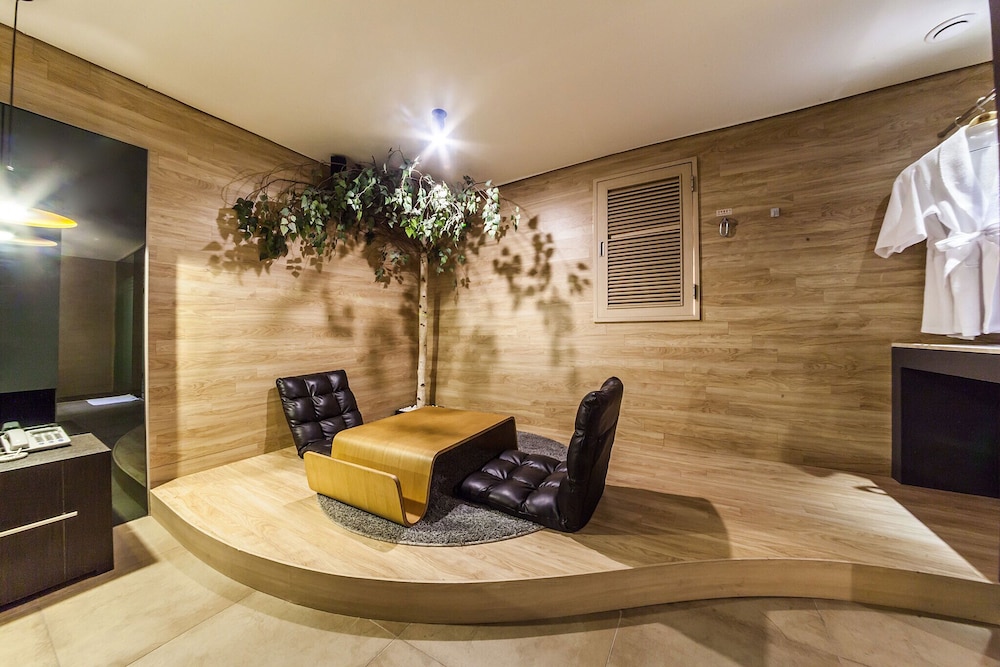 Jbis Hotel 4/46