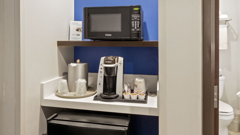 Holiday Inn Express Hotel & Suites Newton Sparta 34/44