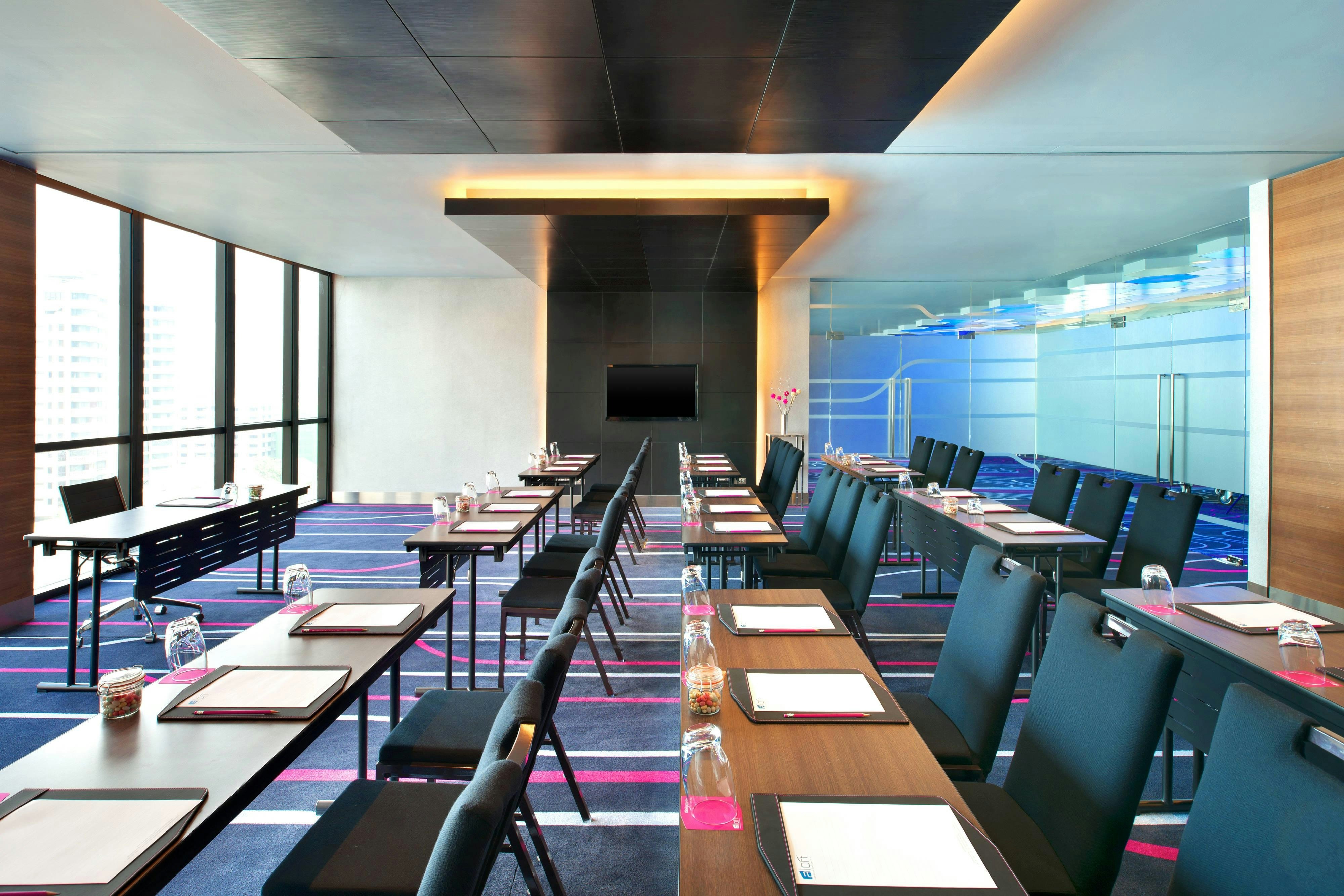 Aloft Bangkok Sukhumvit 11 16/20