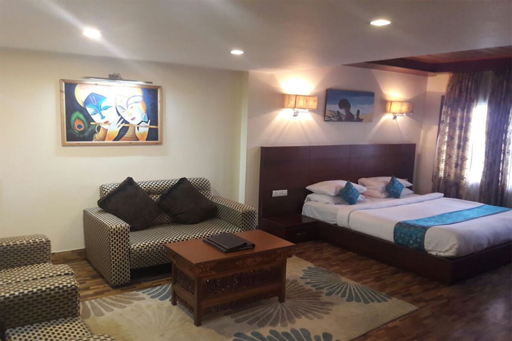 HOTEL MOUNT SINIOLCHU 25/50