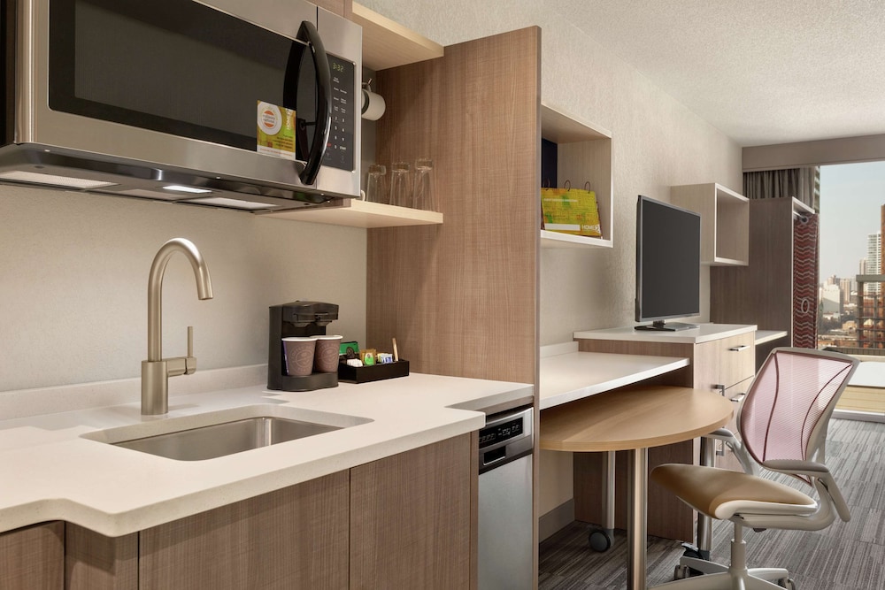 Home2 Suites By Hilton Chicago River North 54/55