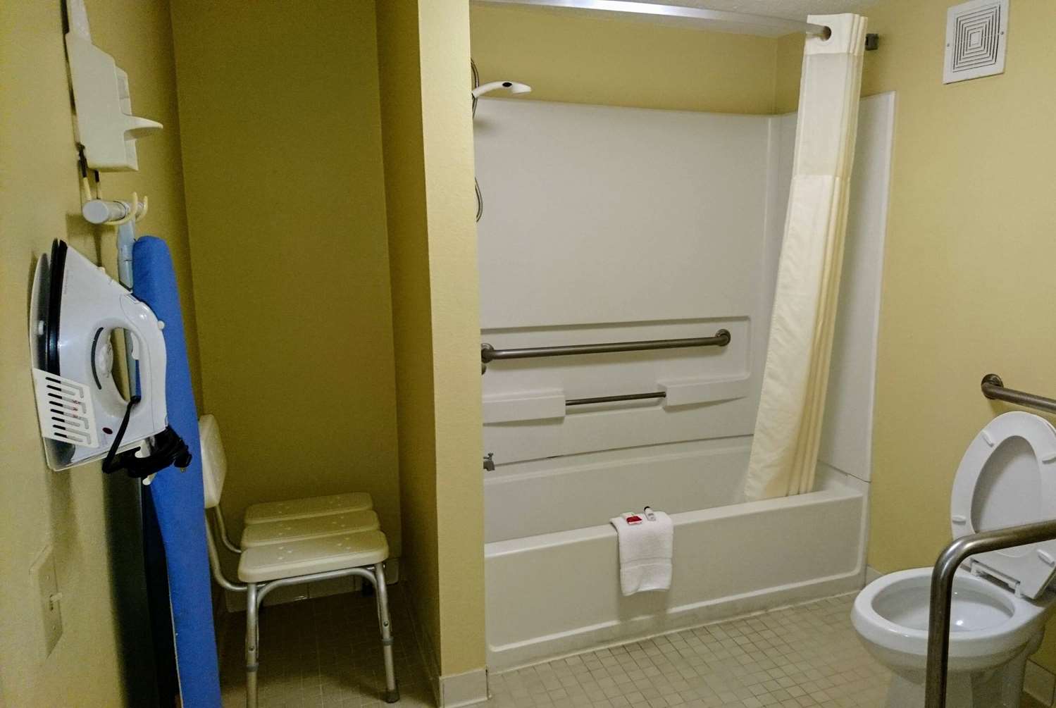 Travelodge By Wyndham Knoxville East 10/10