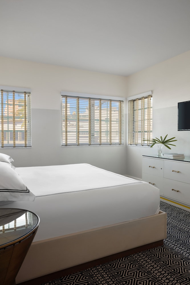 Kimpton Surfcomber Hotel 56/80