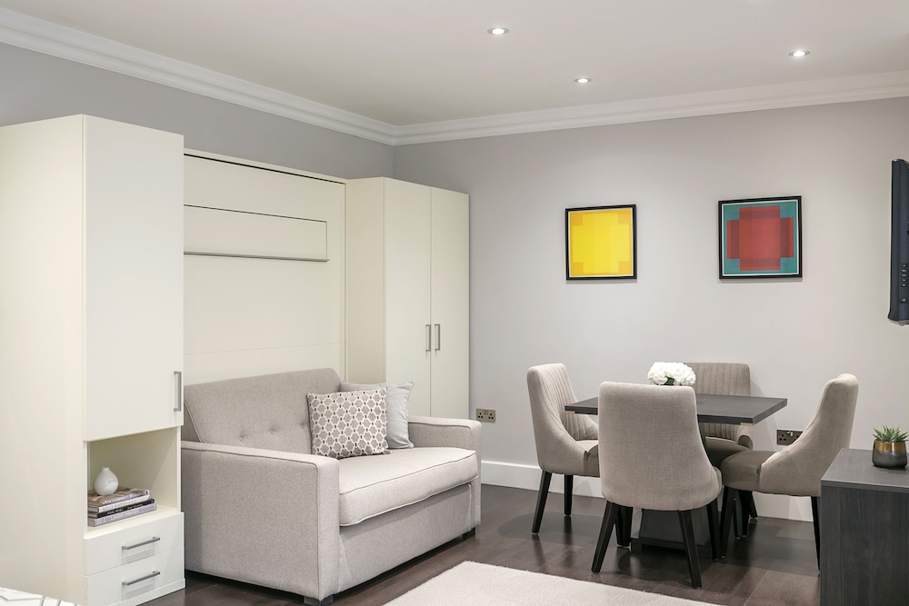 Chilworth Court 42/74
