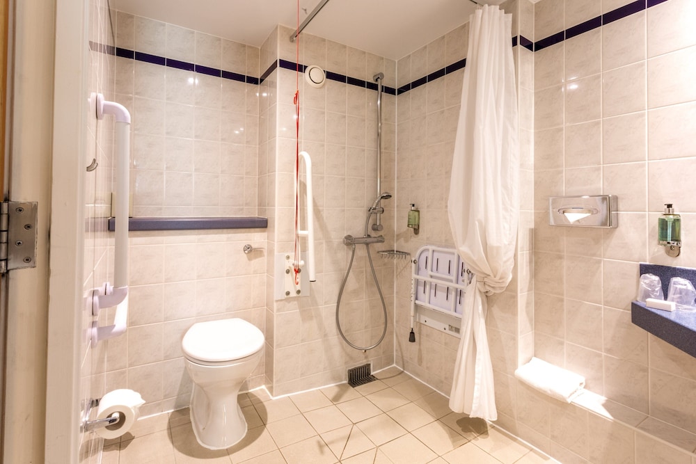Holiday Inn Express Perth 25/72