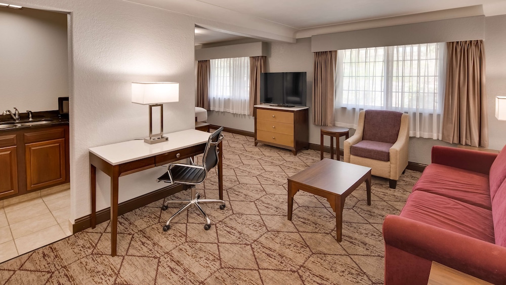 Best Western Plus Longbranch Hotel and Convention Center 18/25