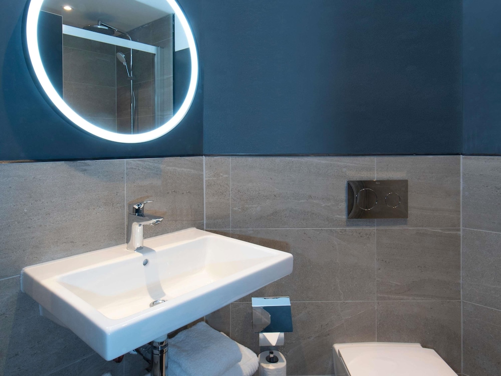 Ibis Styles London Gatwick Airport 63/64