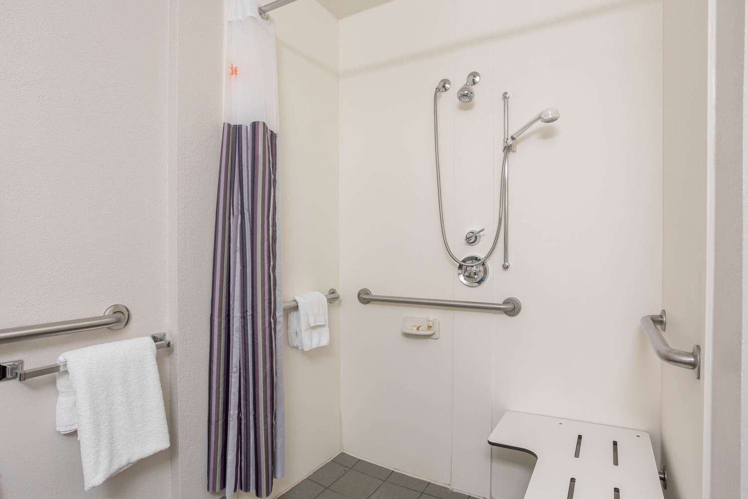 La Quinta Inn & Suites by Wyndham Birmingham Homewood 58/59