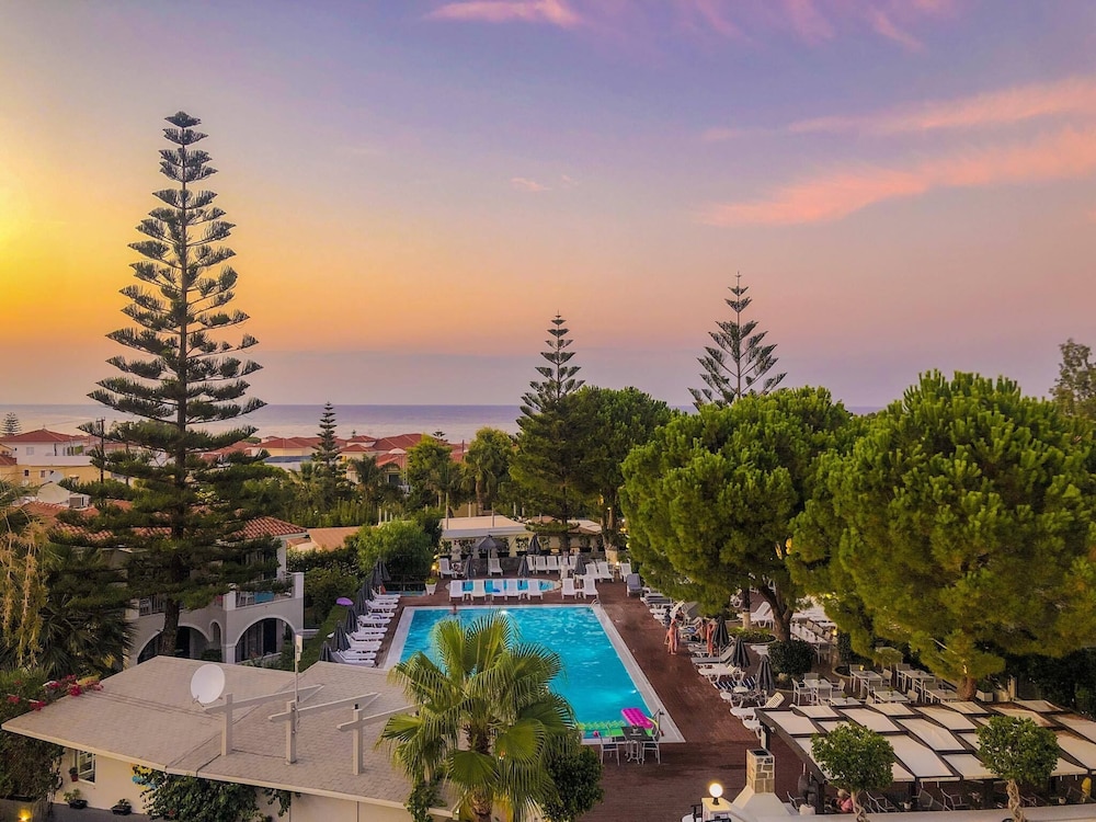 Contessa Hotel 90/105