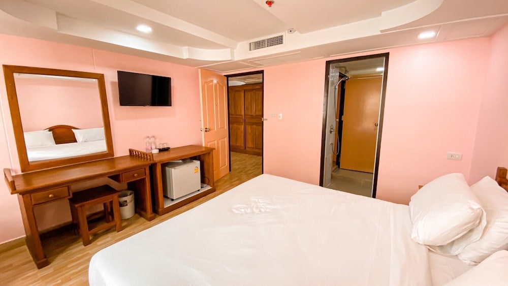 A.A. Pattaya Golden Beach Hotel 11/43