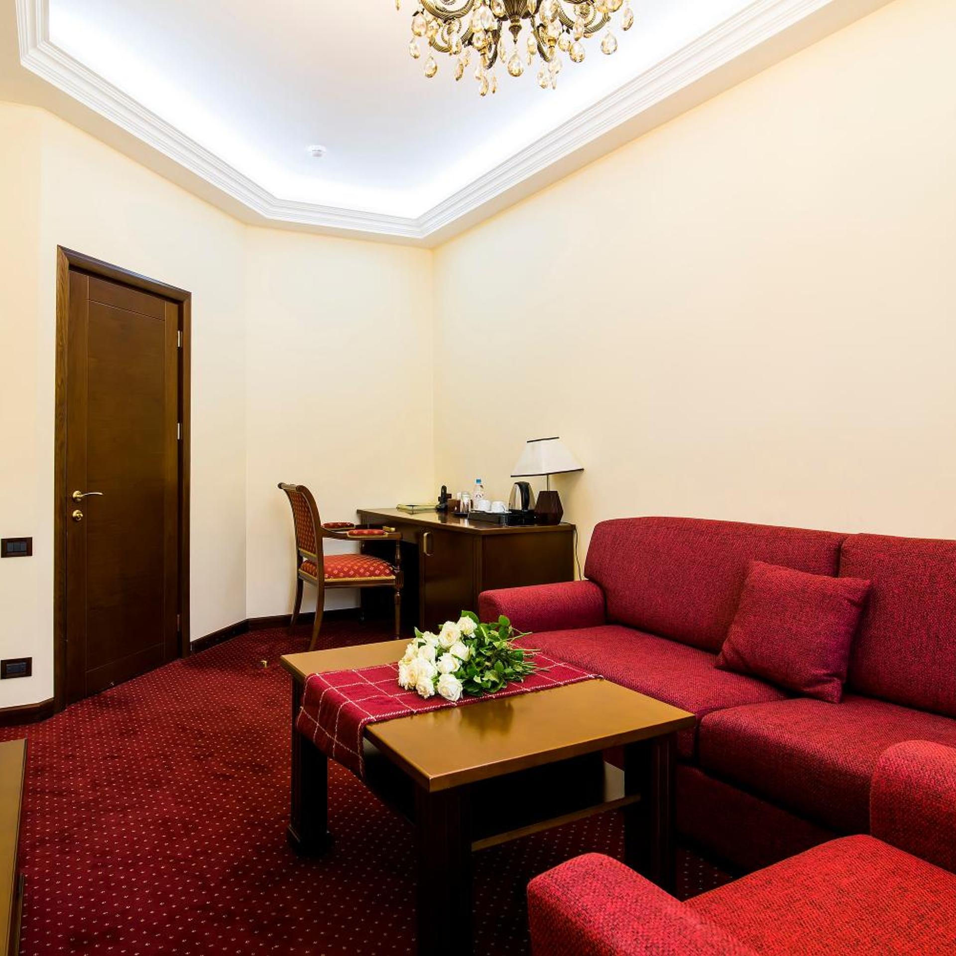 Elegant Hotel & Resort 44/60
