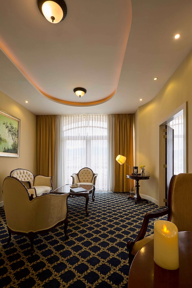 Sonesta Hotel Loja 55/70