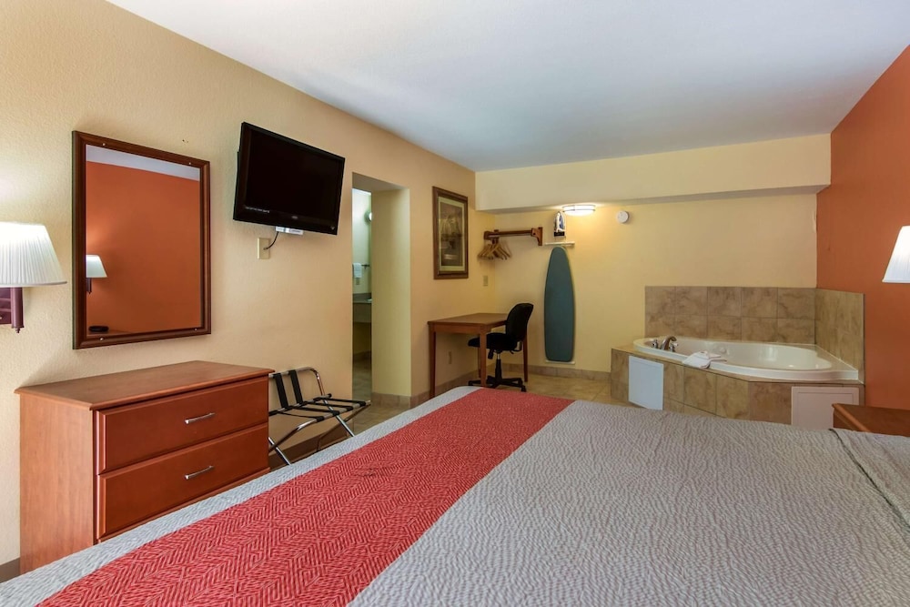 Rodeway Inn and Suites Macon 24/45