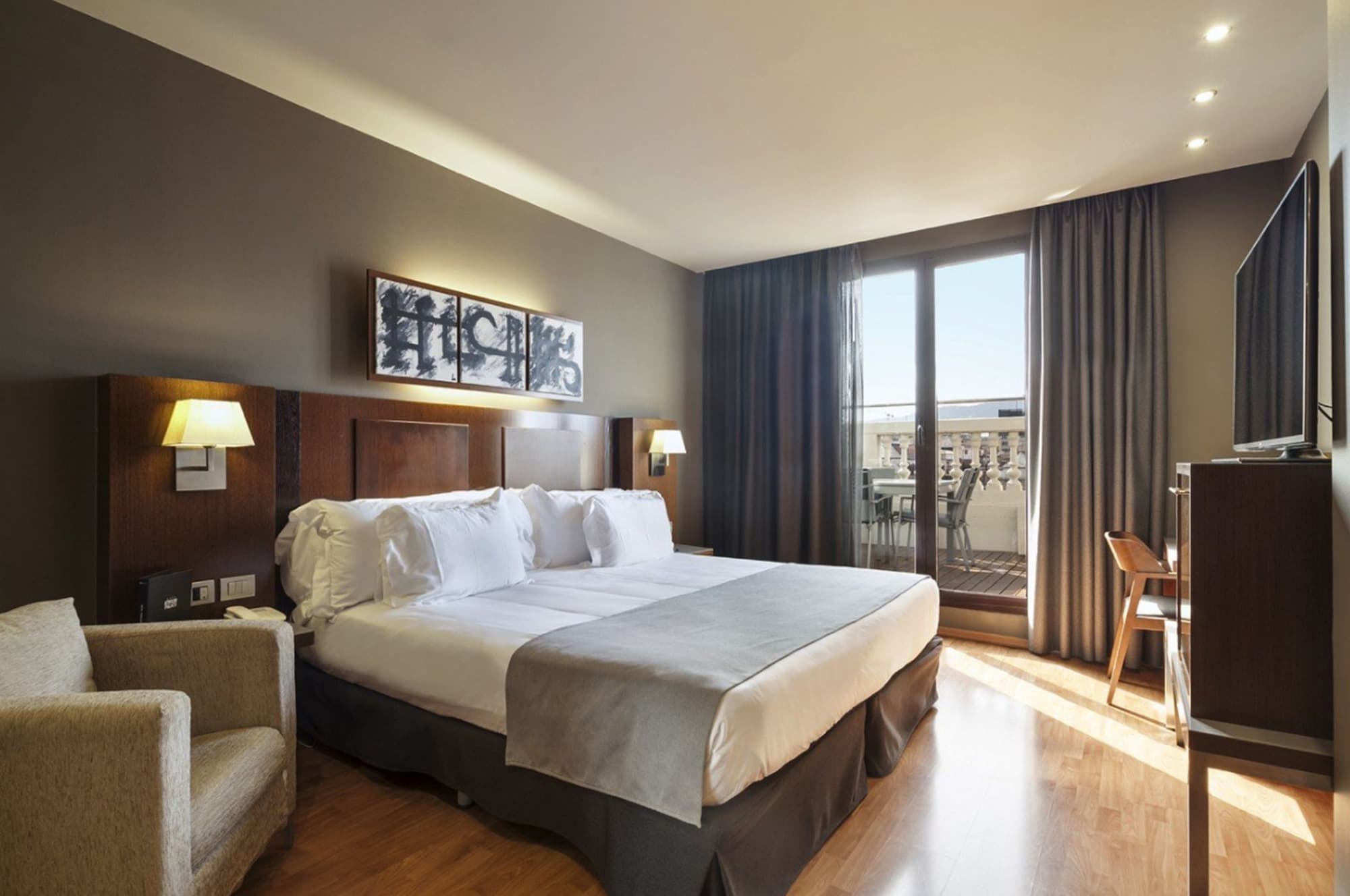ROOM, DOUBLE BED