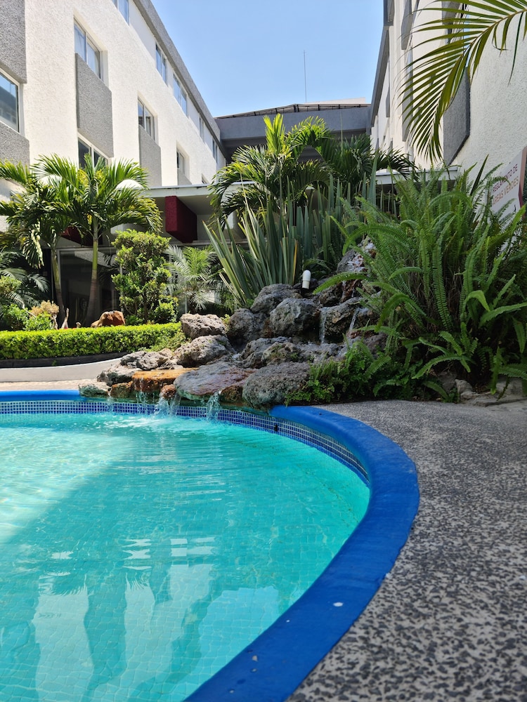 Hotel Las Pergolas 66/68