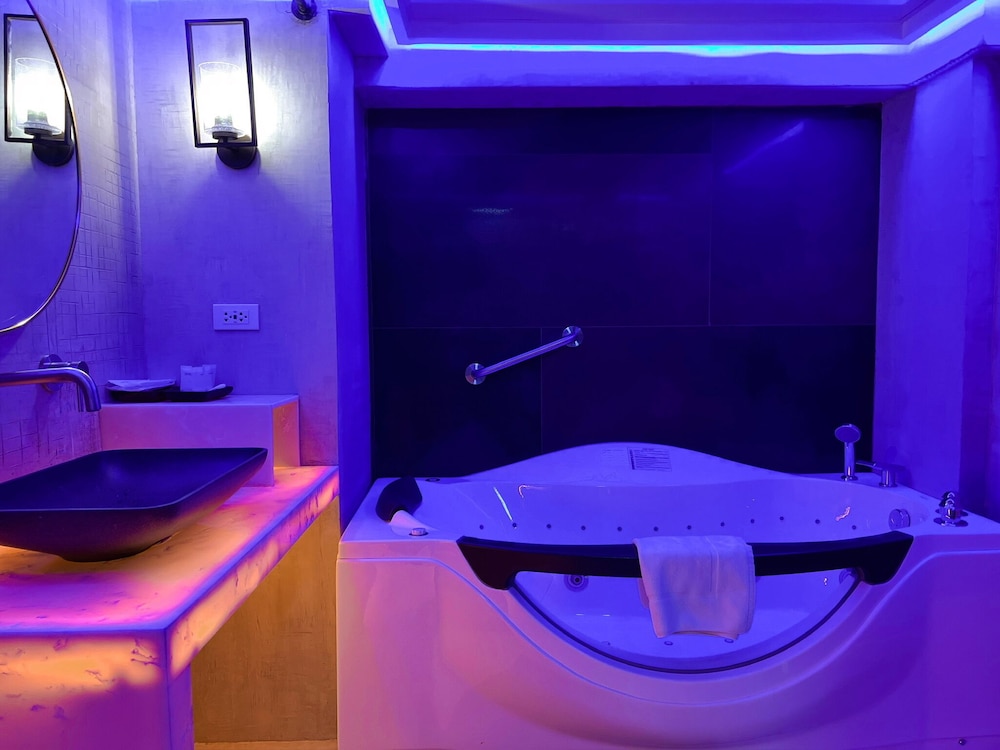 Clockworkorange Luxury Suites 33/72