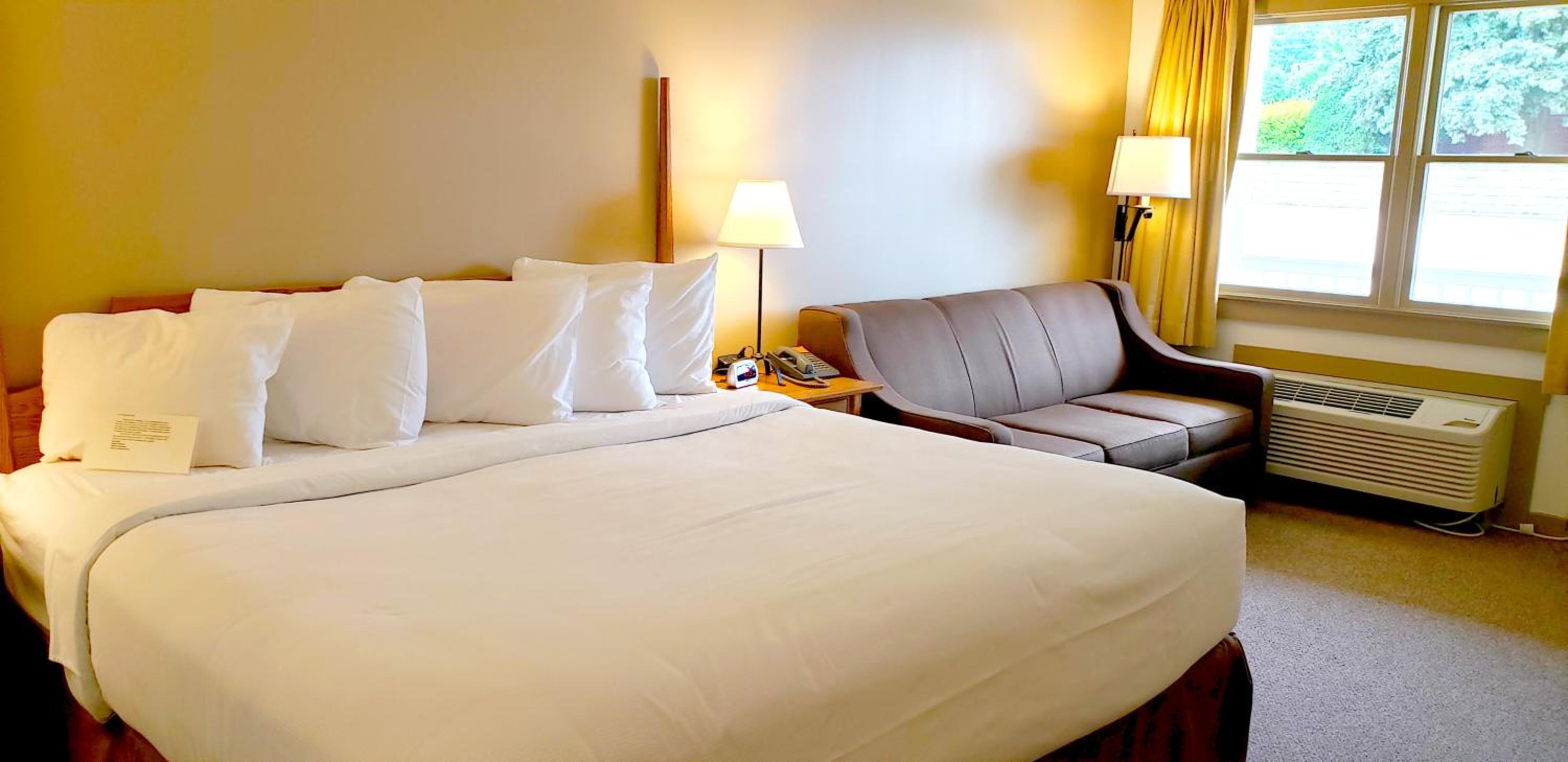 Room, King Bed, Main Level