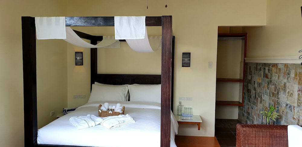 Edgewater Dive & Spa Resort 11/73