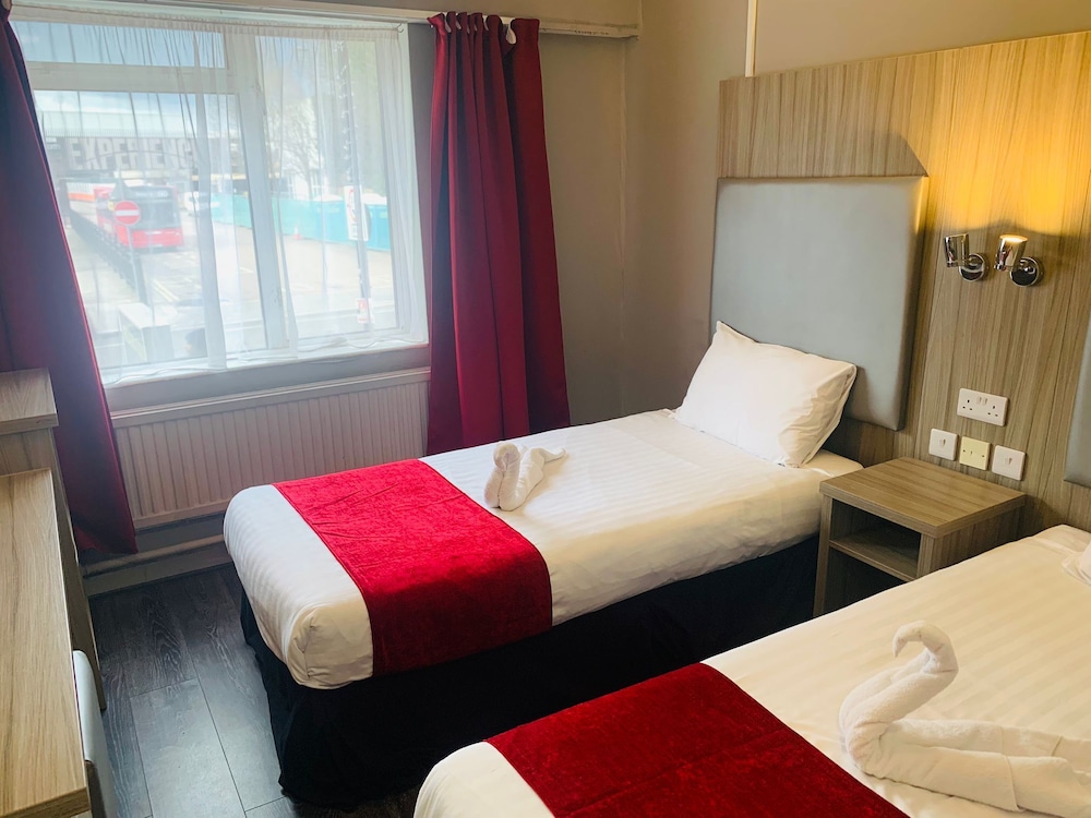 Lily Hotel 30/46