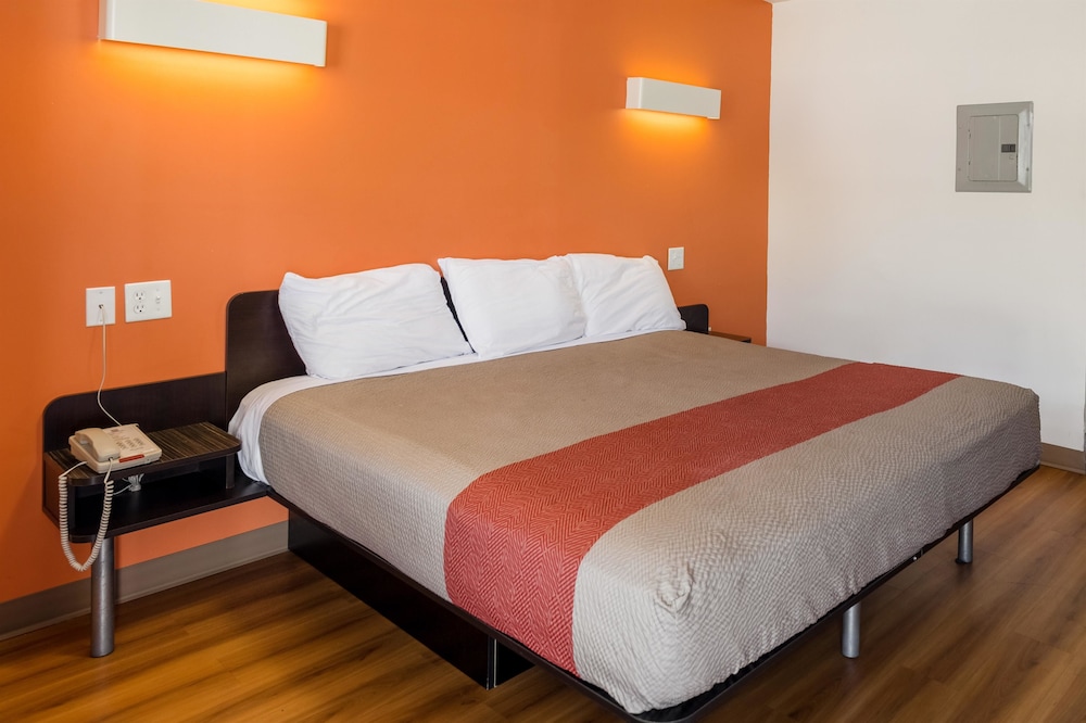 Motel6 Greenville, SC 34/60