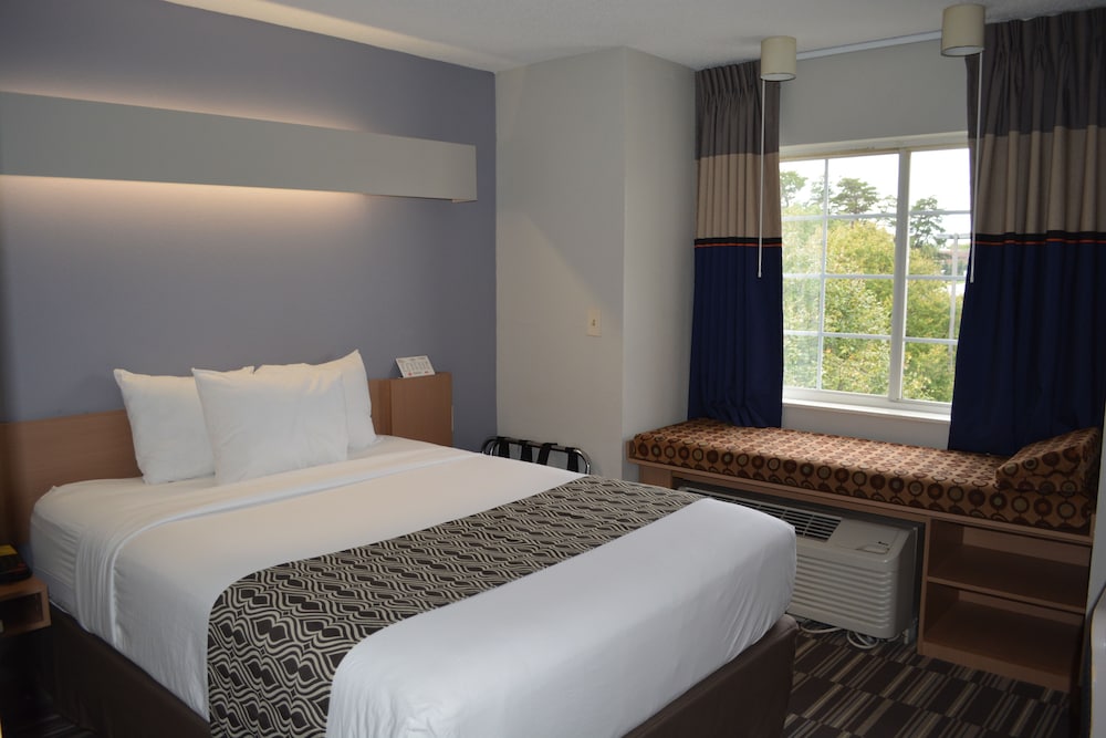 Standard, Queen Bed