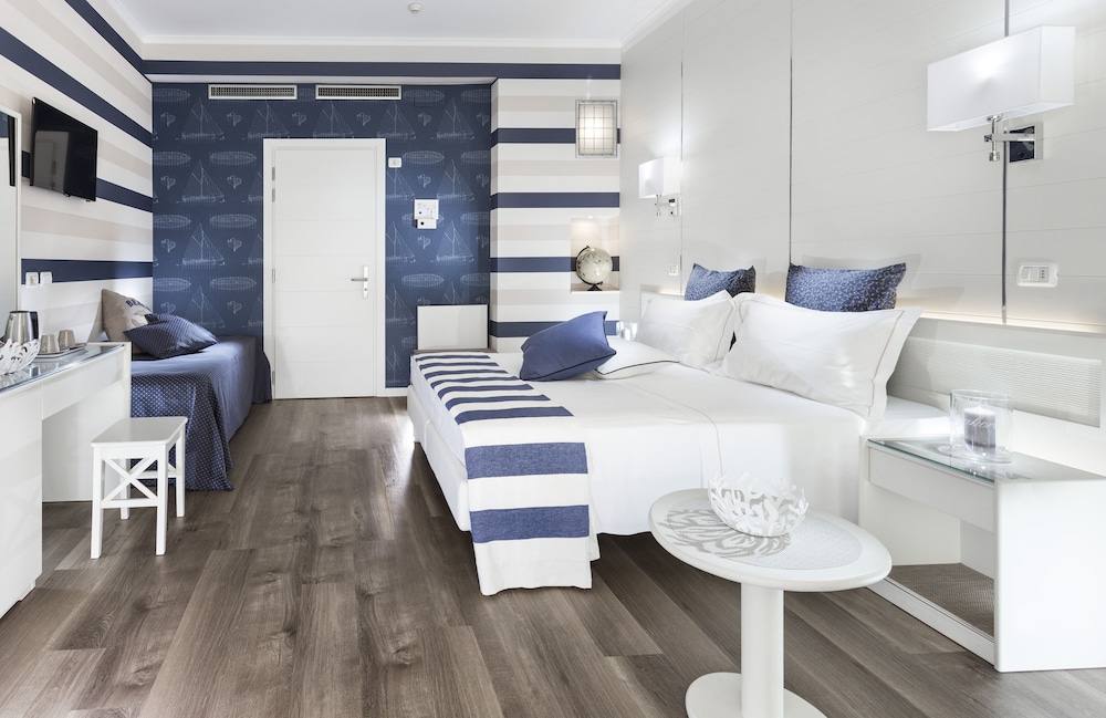 Atlantic Riviera Hotel 6/42
