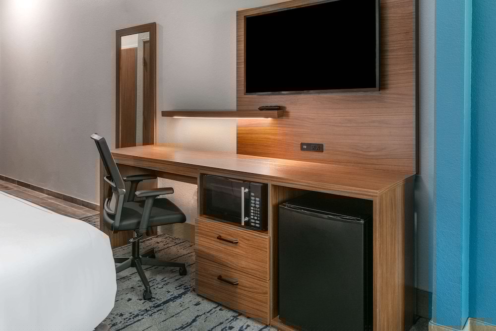 La Quinta Inn Suites Jacksonville 30/34