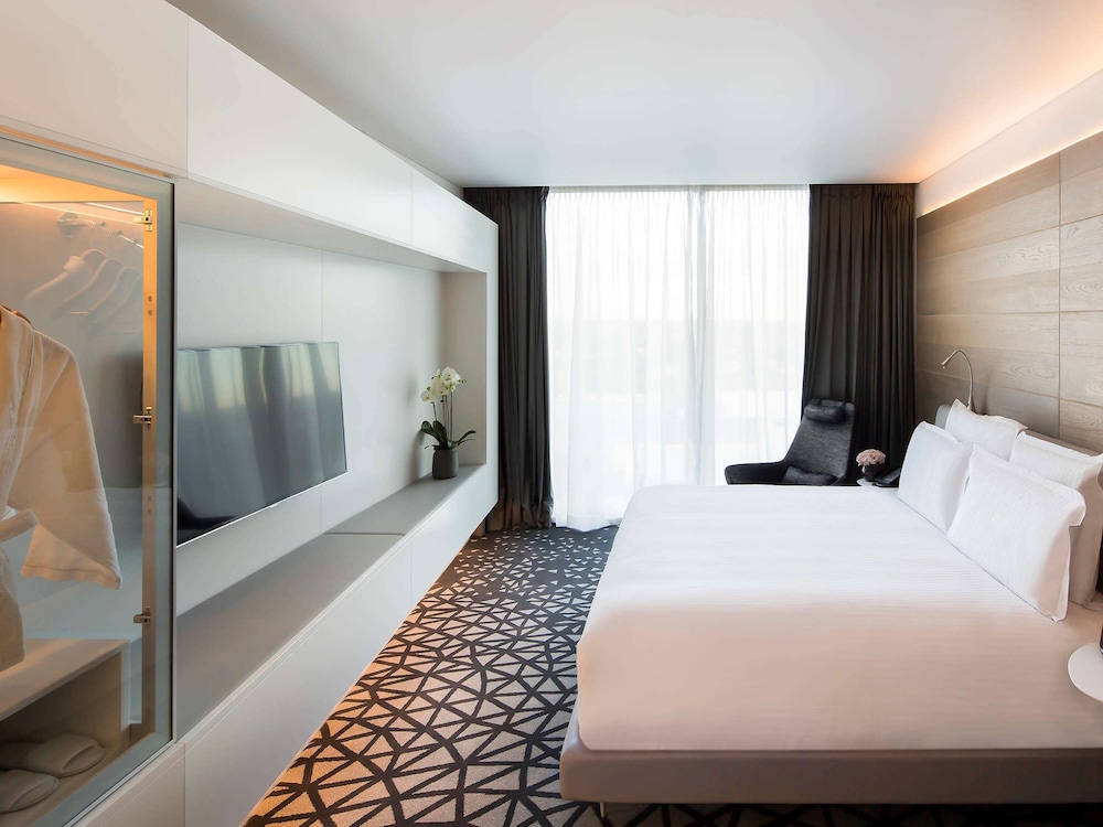 SUPERIOR, KING BED