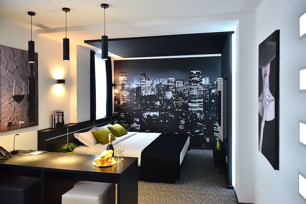 Art Hotel Bishkek 50/50