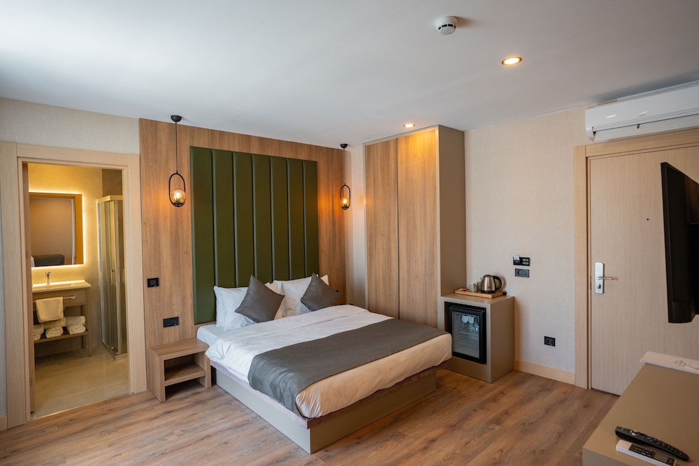 Perast City Hotel 9/26