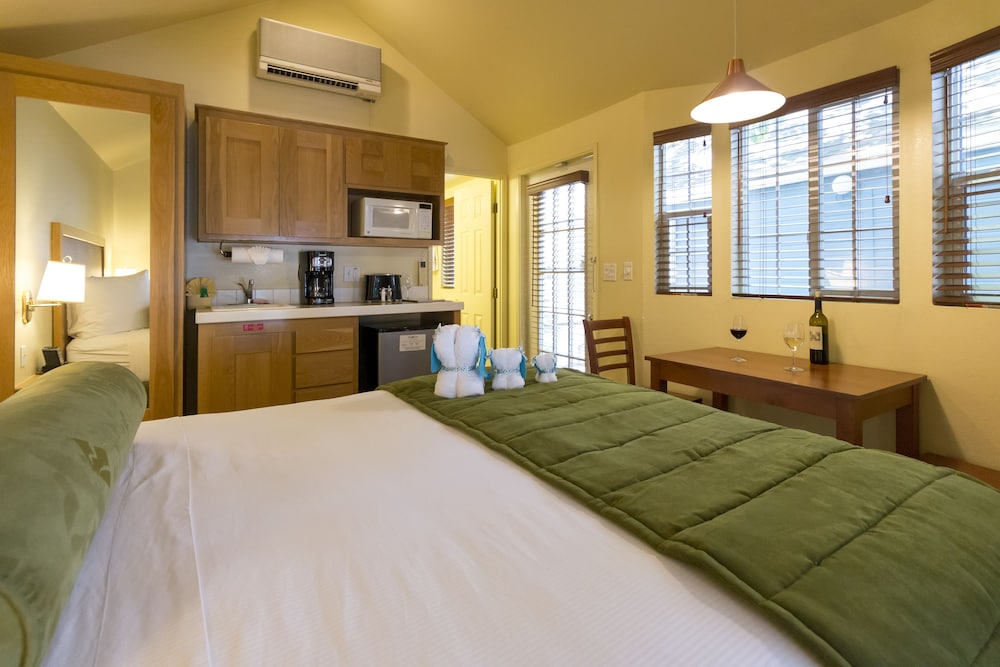 River Pointe Napa Valley Resort 23/43
