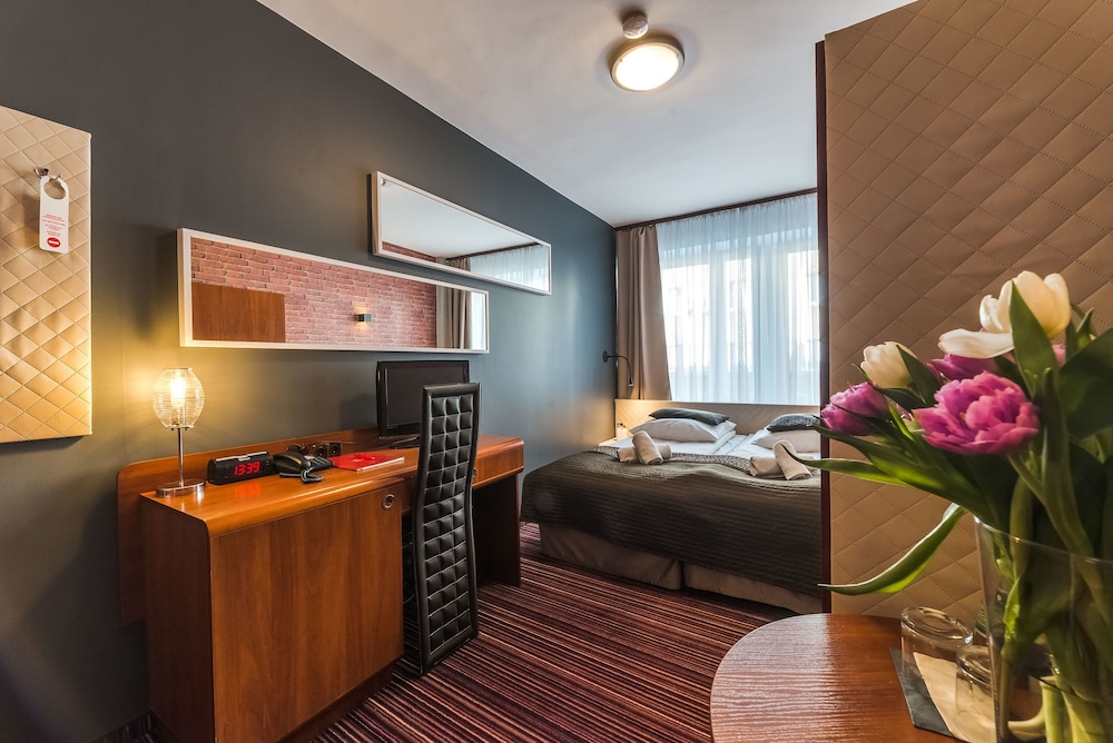 Delta Hotel 35/50