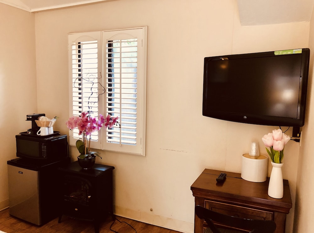 Carmel Resort Inn 55/72