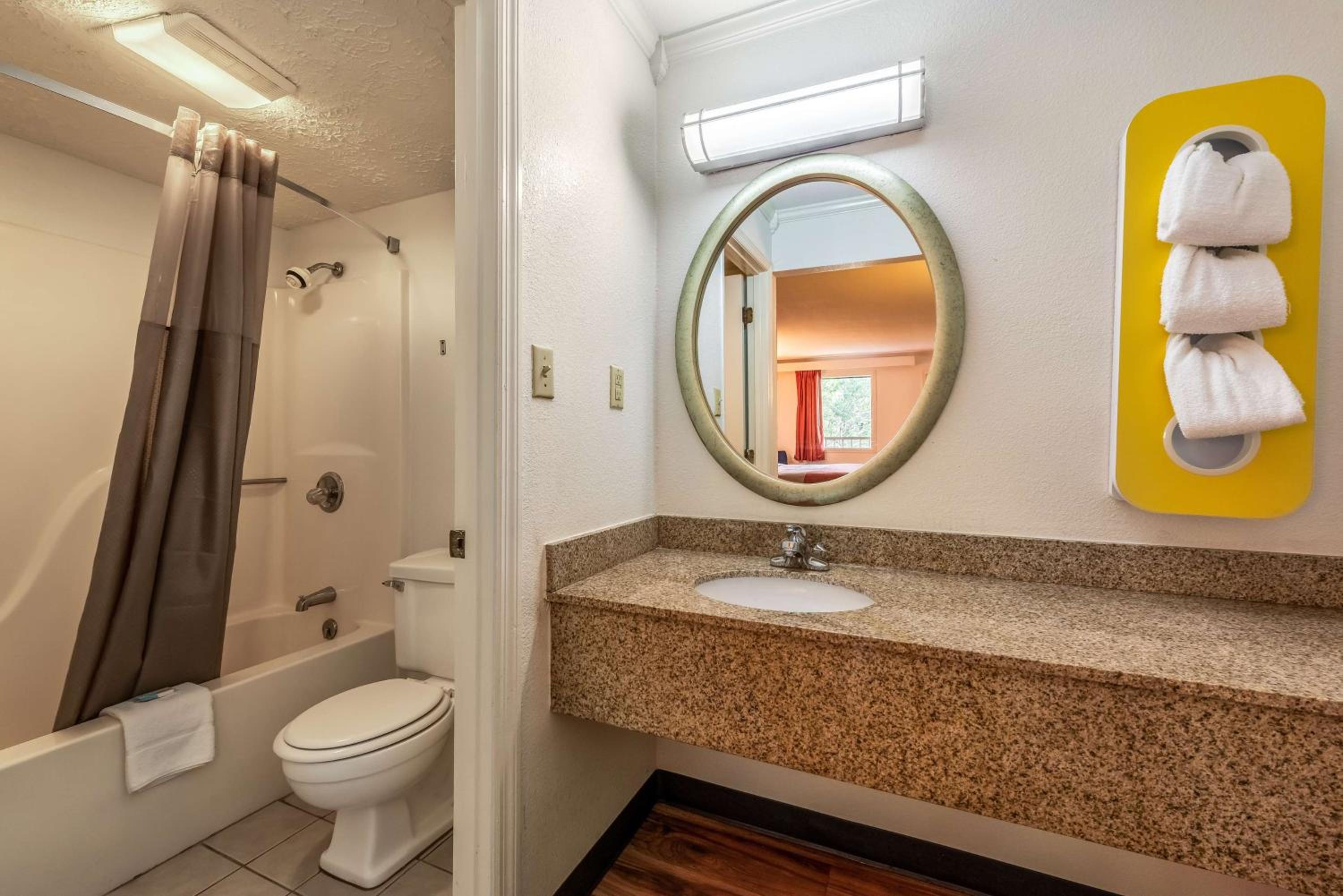 ROOM, QUADRUPLE, BALCONY