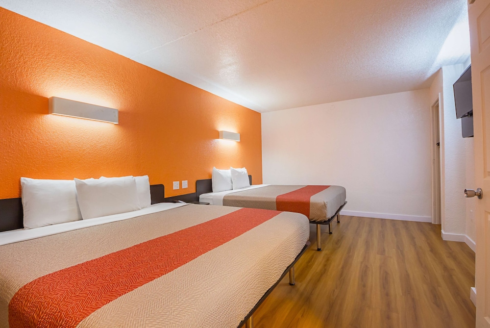 Motel6 Garland, TX - Northeast Dallas 20/43