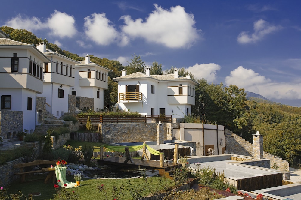 12 Months Luxury Resort 82/88