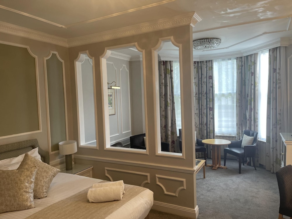 The Caledonian Hotel 43/62