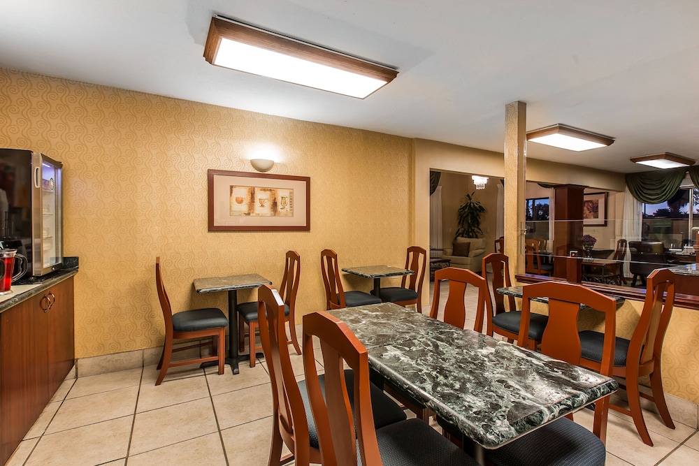 Quality Inn Near China Lake Naval Station 28/42