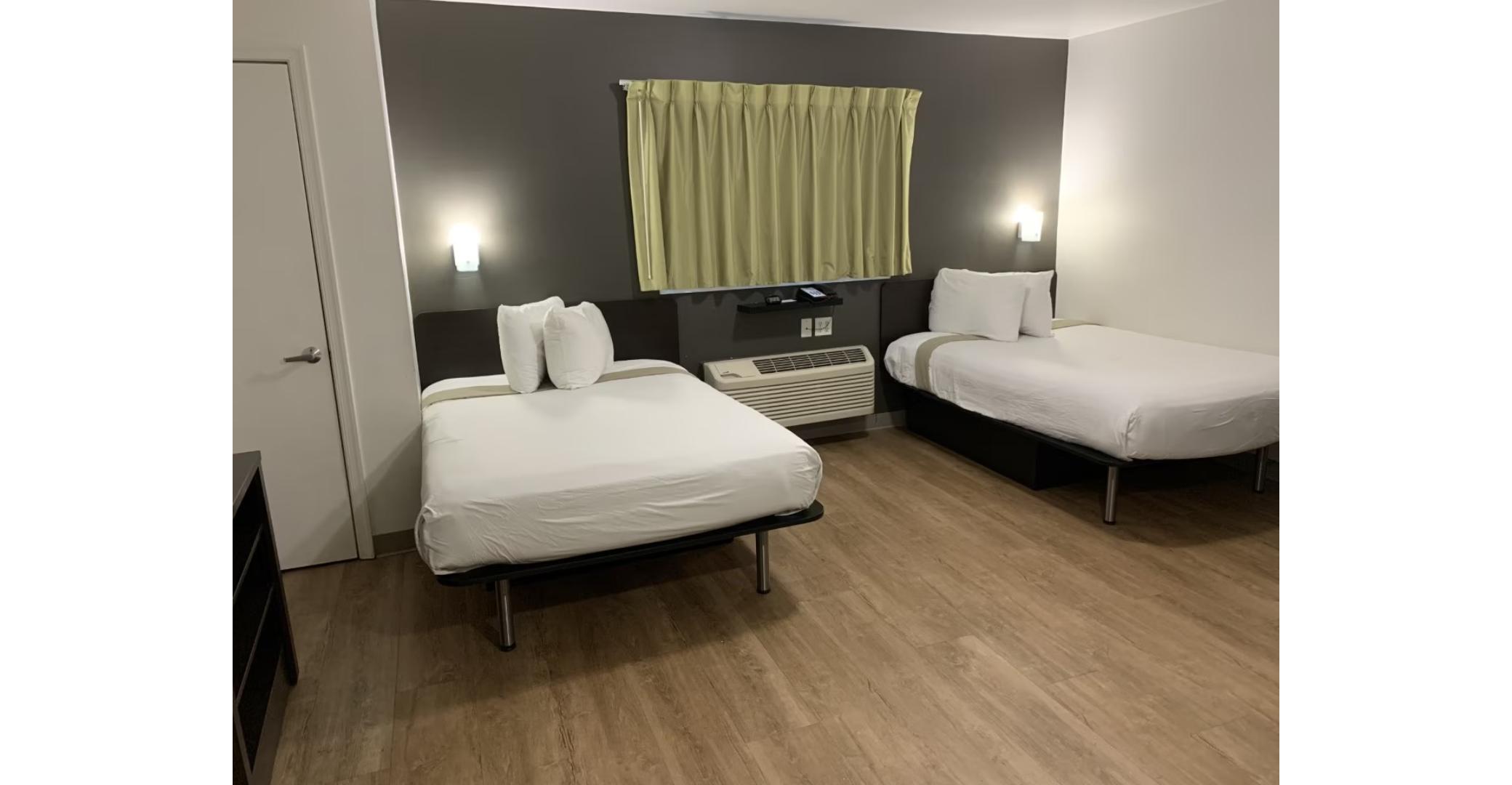 2 Full Beds - Smoking, Kitchen