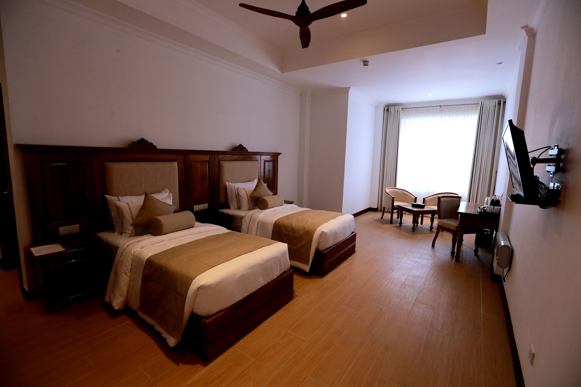 ROOM, QUADRUPLE