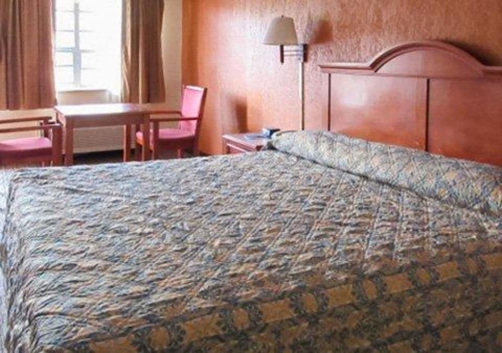 Rodeway Inn Forsyth near GA Public Safety Training Center 8/13