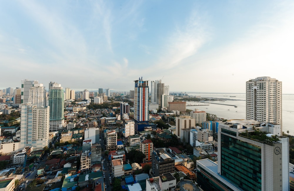 Regency Grand Suites 62/66