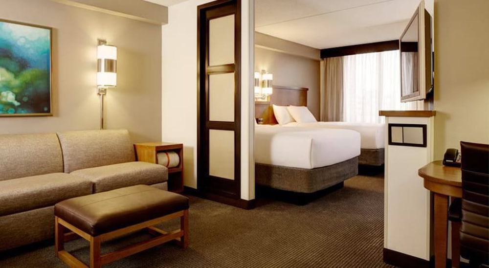 Hyatt Place Nashville Airport 17/62