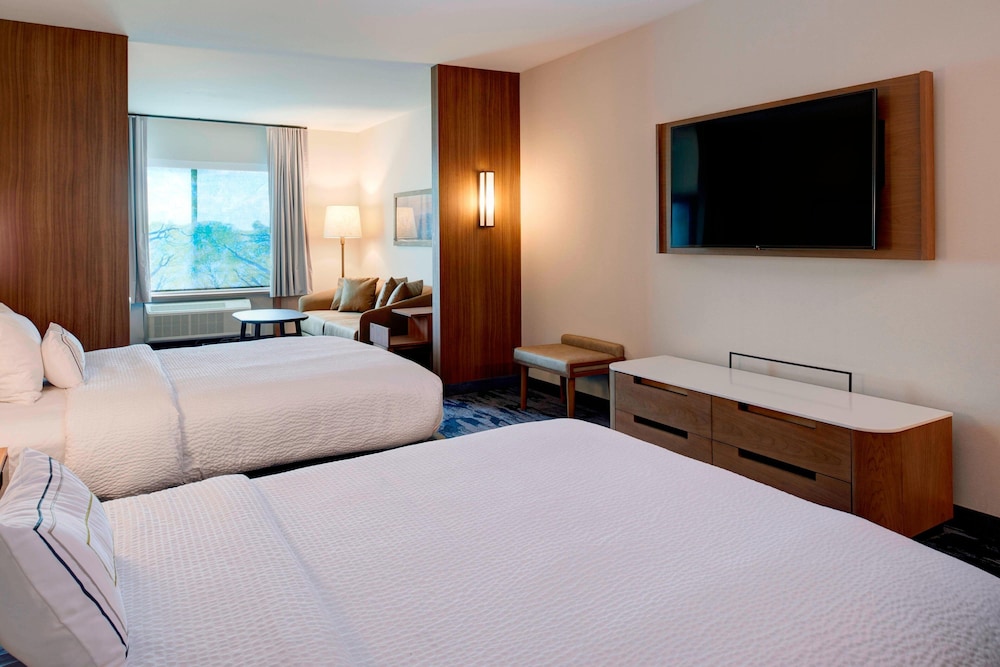 Fairfield Inn And Suites Columbus In 15/50