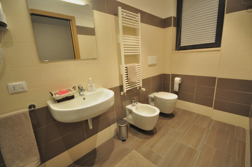 Hotel 325 Tor Vergata 25/28