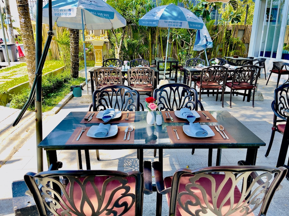 Sea Breeze Resort 24/50
