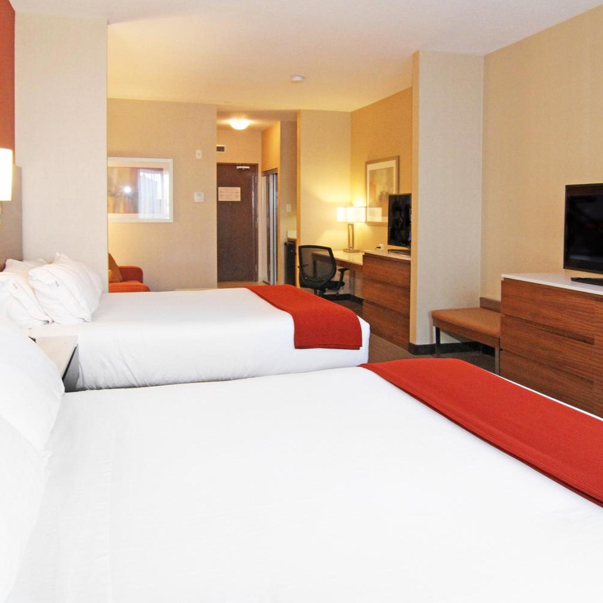 Suite, King Bed, 2 Queen Beds, Sofa