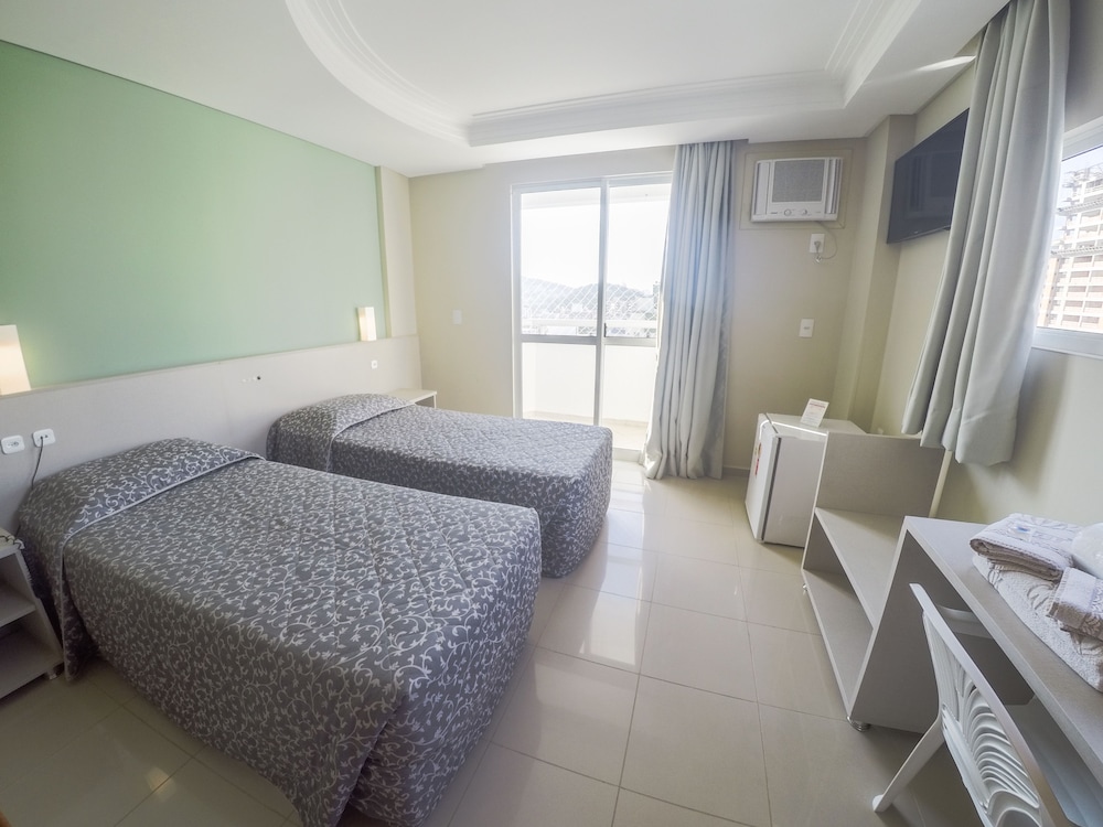 ROOM, TWIN BEDS