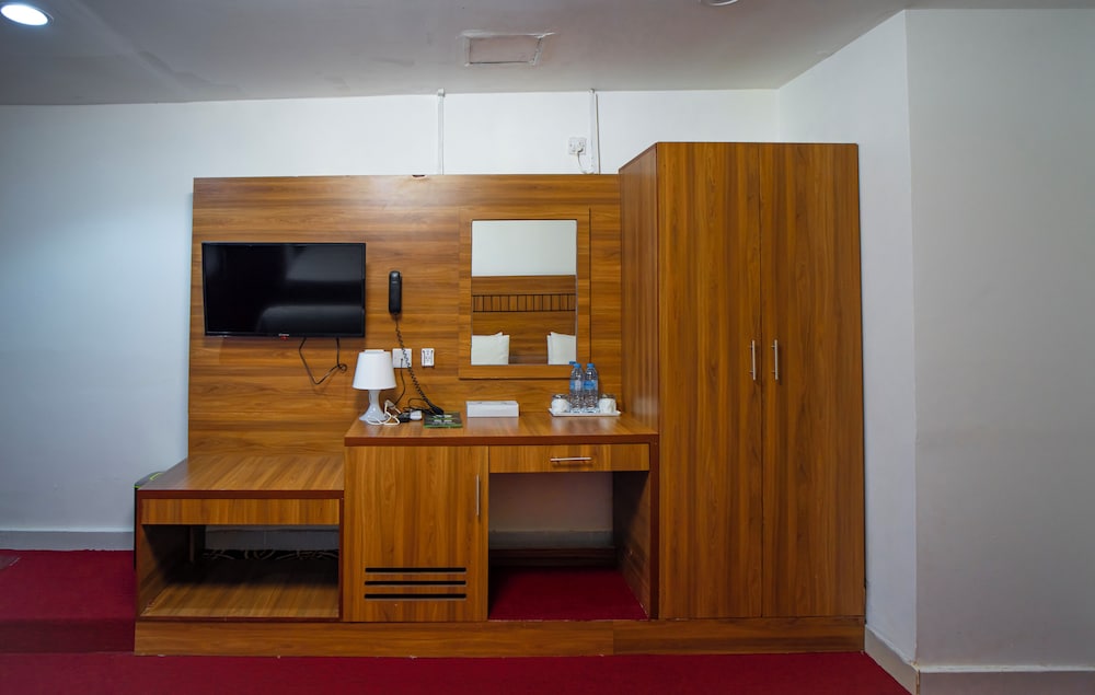 Al Sabkha Hotel 46/53